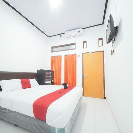 Reddoorz Syariah Near Mall Roxy Banyuwangi 2 Exterior foto