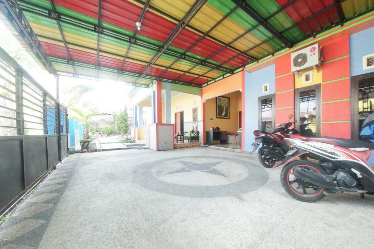 Reddoorz Syariah Near Mall Roxy Banyuwangi 2 Exterior foto