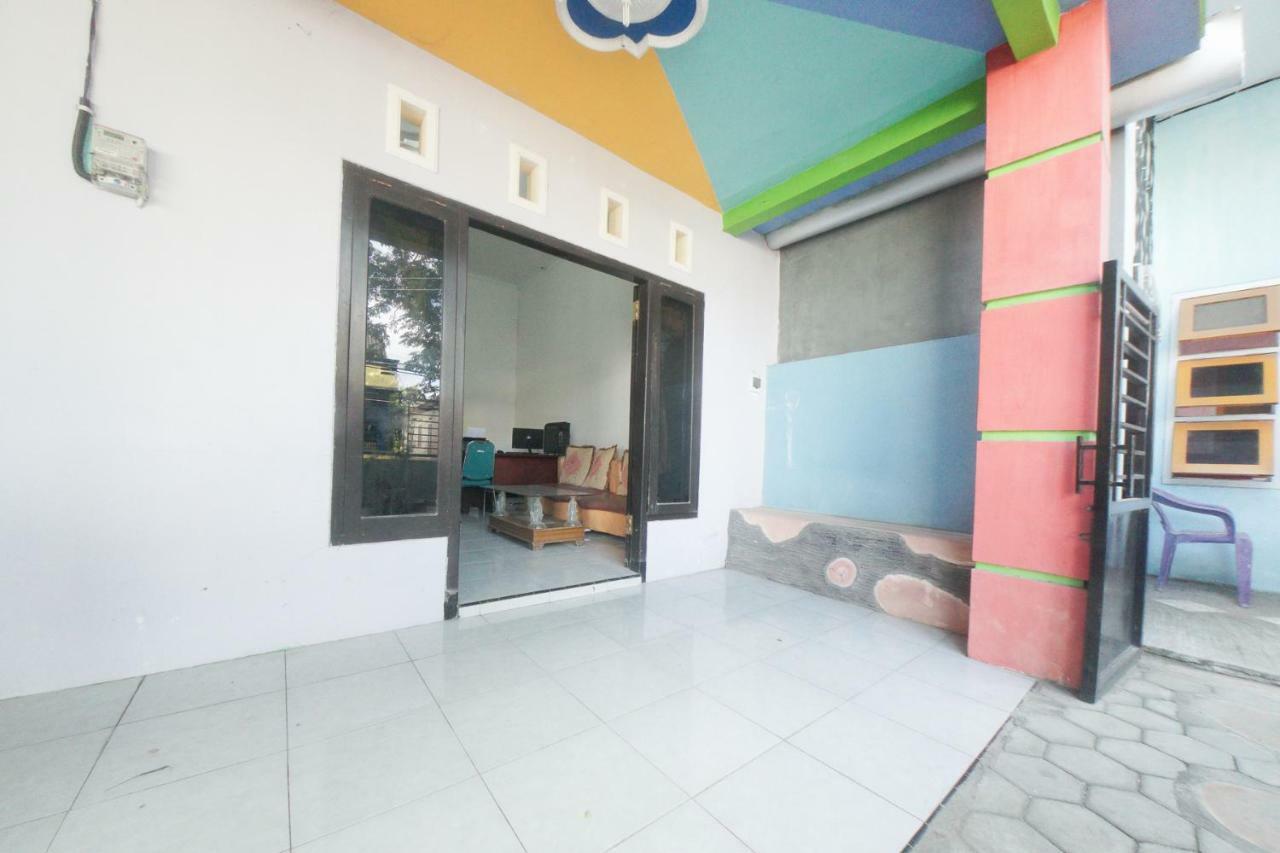 Reddoorz Syariah Near Mall Roxy Banyuwangi 2 Exterior foto