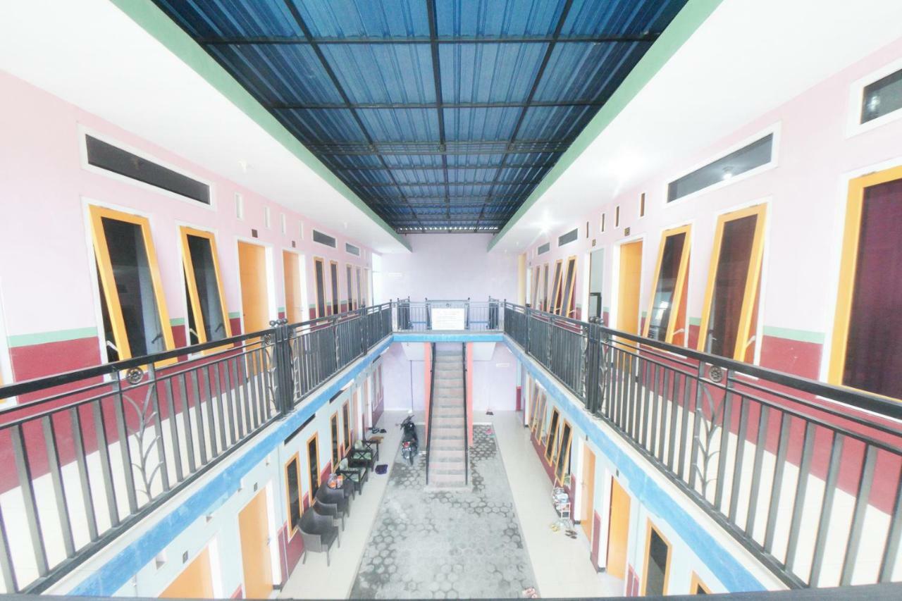 Reddoorz Syariah Near Mall Roxy Banyuwangi 2 Exterior foto